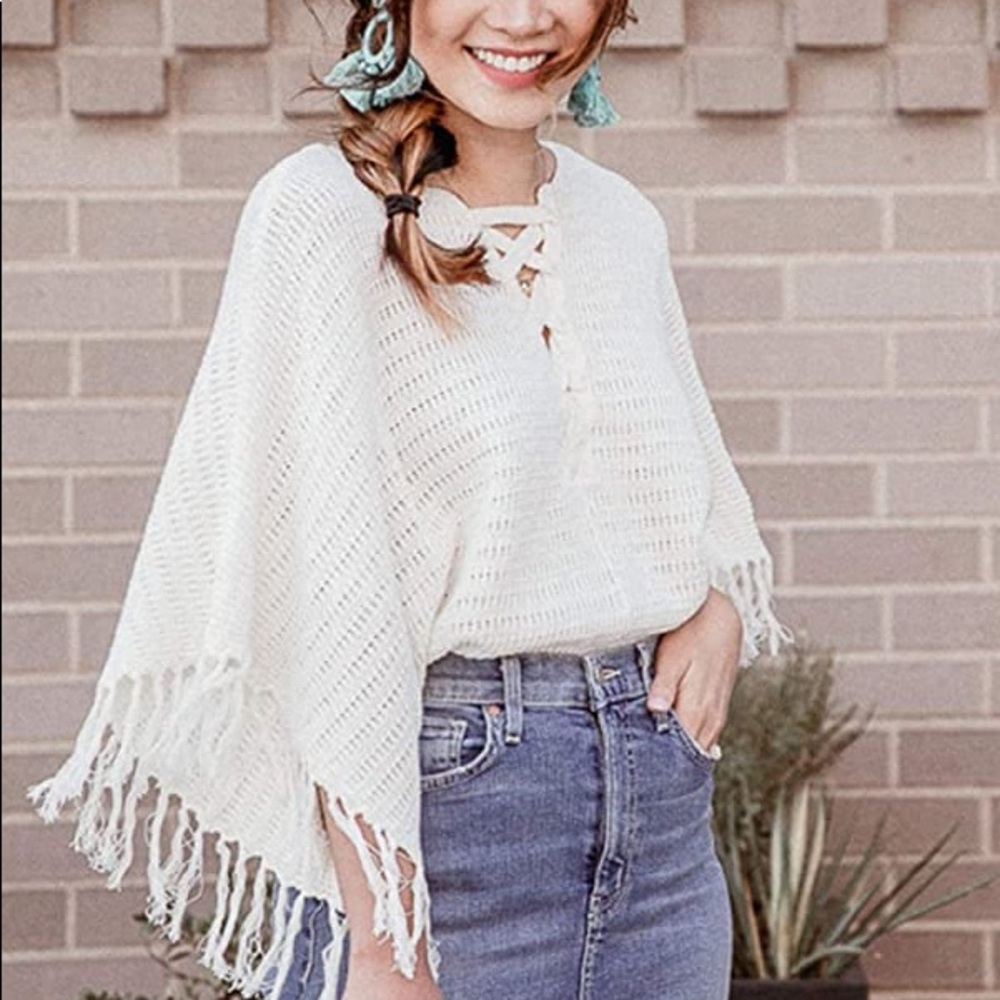 Velvet by Graham & Spencer Boho Fringe Crochet Cropped Sweater